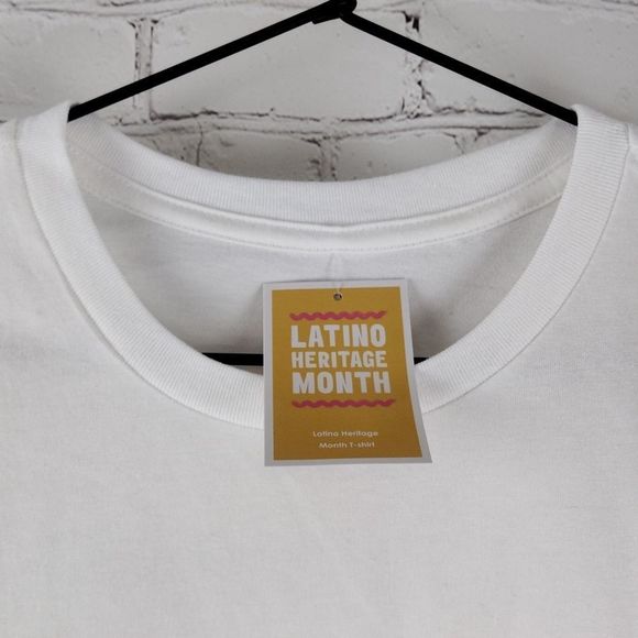 Familia White Graphic Short Sleeve T-shirt - Picture 3 of 10